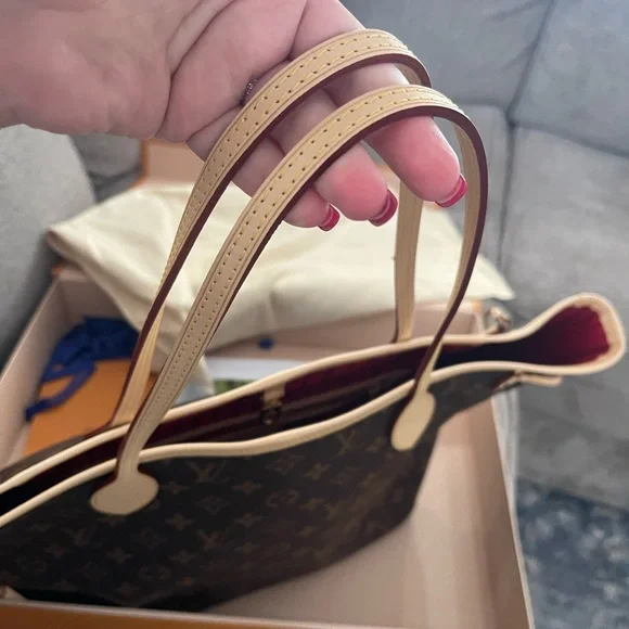 AUTHENTIC BRAND NEW Louis Vuitton Neverful MM and pouch - Picture 8 of 16